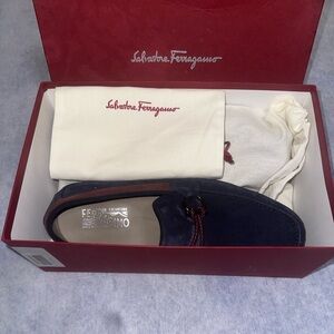Salvatore Ferragamo Front color Blue-marine which condition is excellent